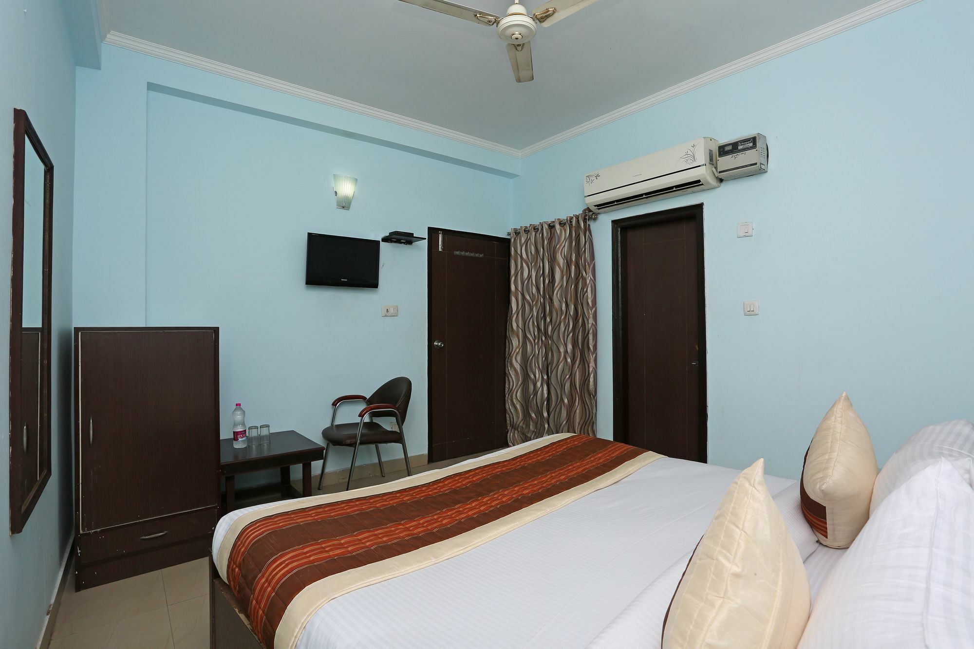 Hotel Aero Look Нью-Дели Экстерьер фото